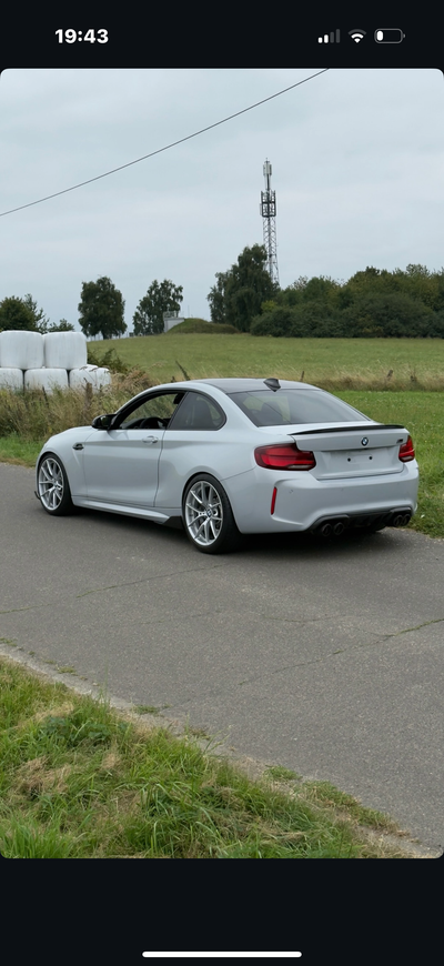m2.white